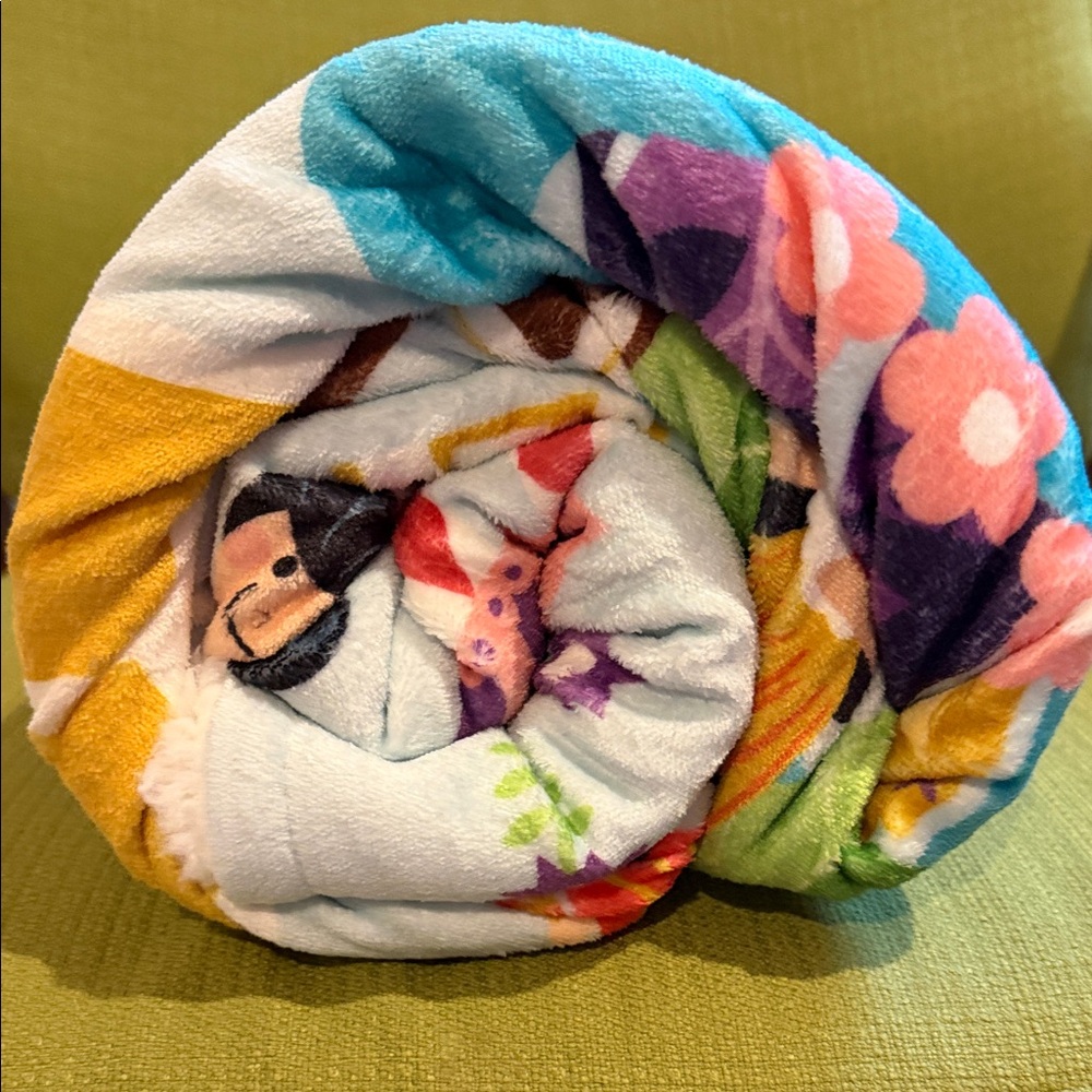 Hallmark- Disney, It’s a Small World Plush Blanket - Picture 4 of 6